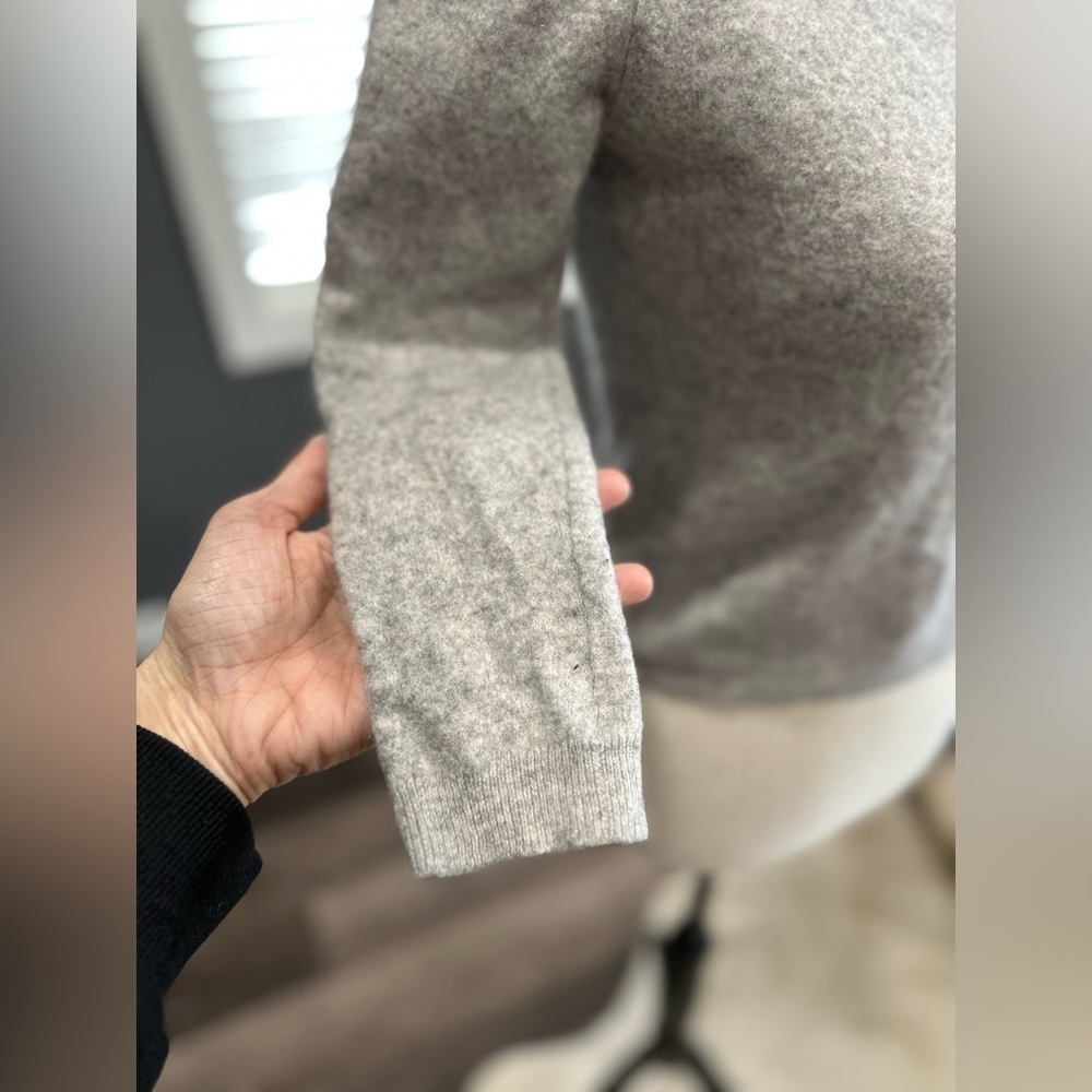 Charter Club Luxury 100% Cashmere Gray Sweater Size Large Soft V-Neck - Picture 3 of 7
